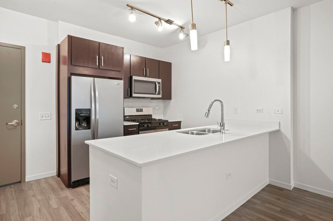 3730 N Halsted St - Photo 3 of 15