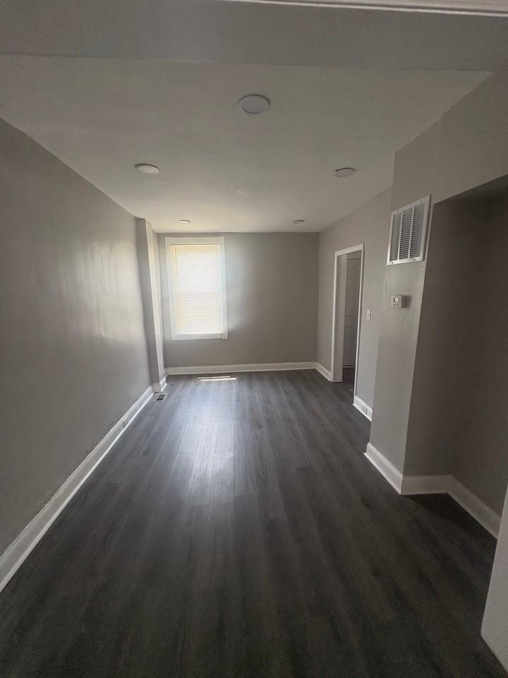 701 E 30th St - Photo 4 of 18