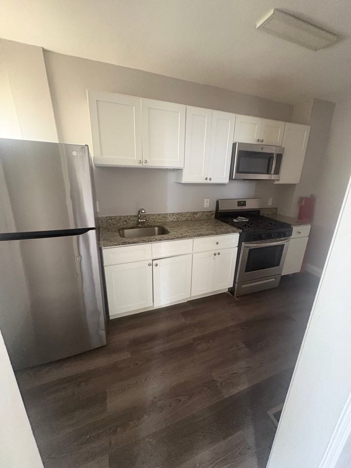 701 E 30th St - Photo 5 of 18
