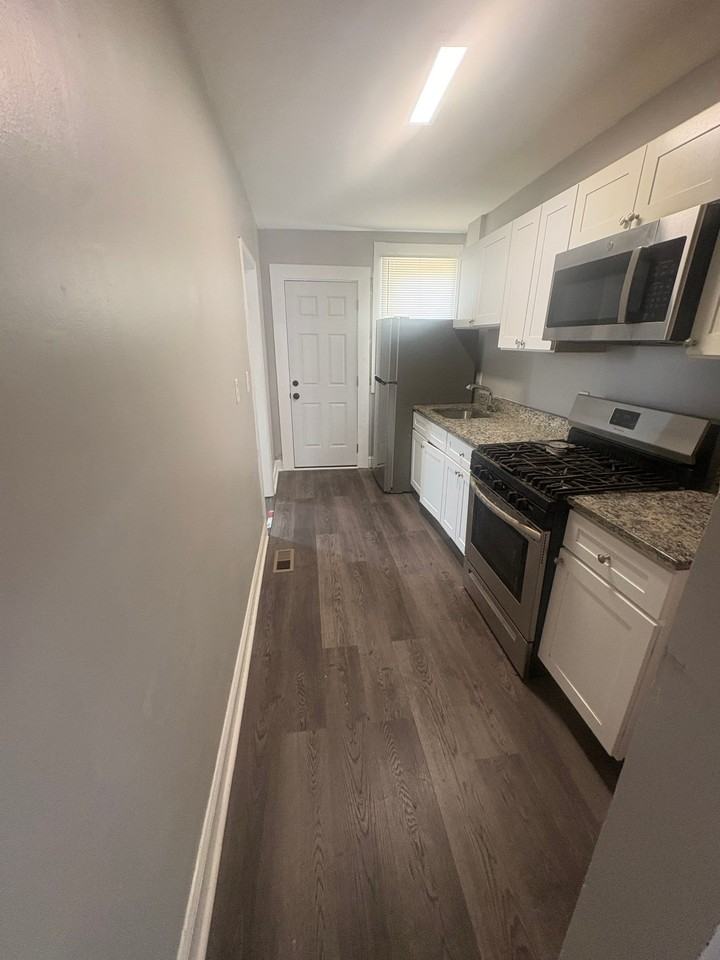701 E 30th St - Photo 6 of 18