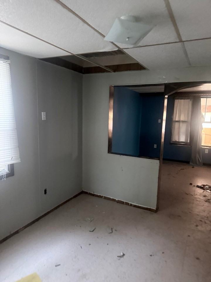 715 W Cushing St - Photo 3 of 18