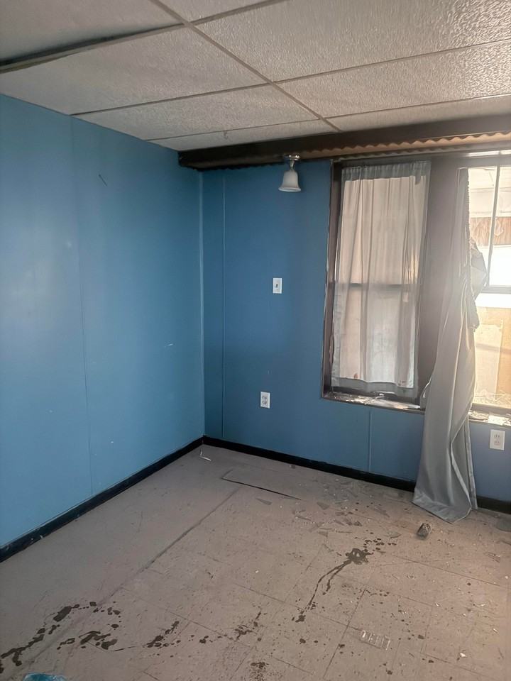 715 W Cushing St - Photo 4 of 18