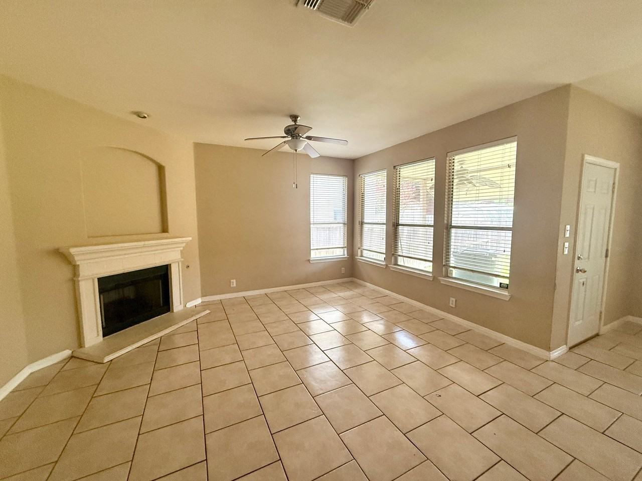 4115 Dunn Oak Dr - Photo 5 of 15
