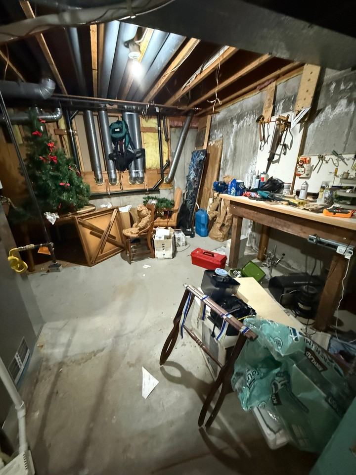 2620 Briarwood Dr - Photo 3 of 17