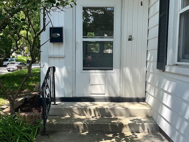 5219 Carrollton Ave - Photo 4 of 17