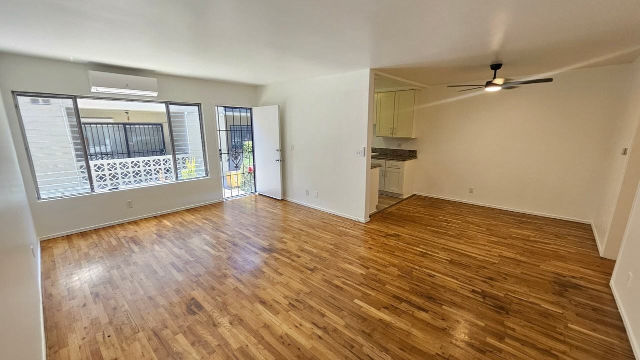 618 N Hayworth Ave #4 - Photo 3 of 10