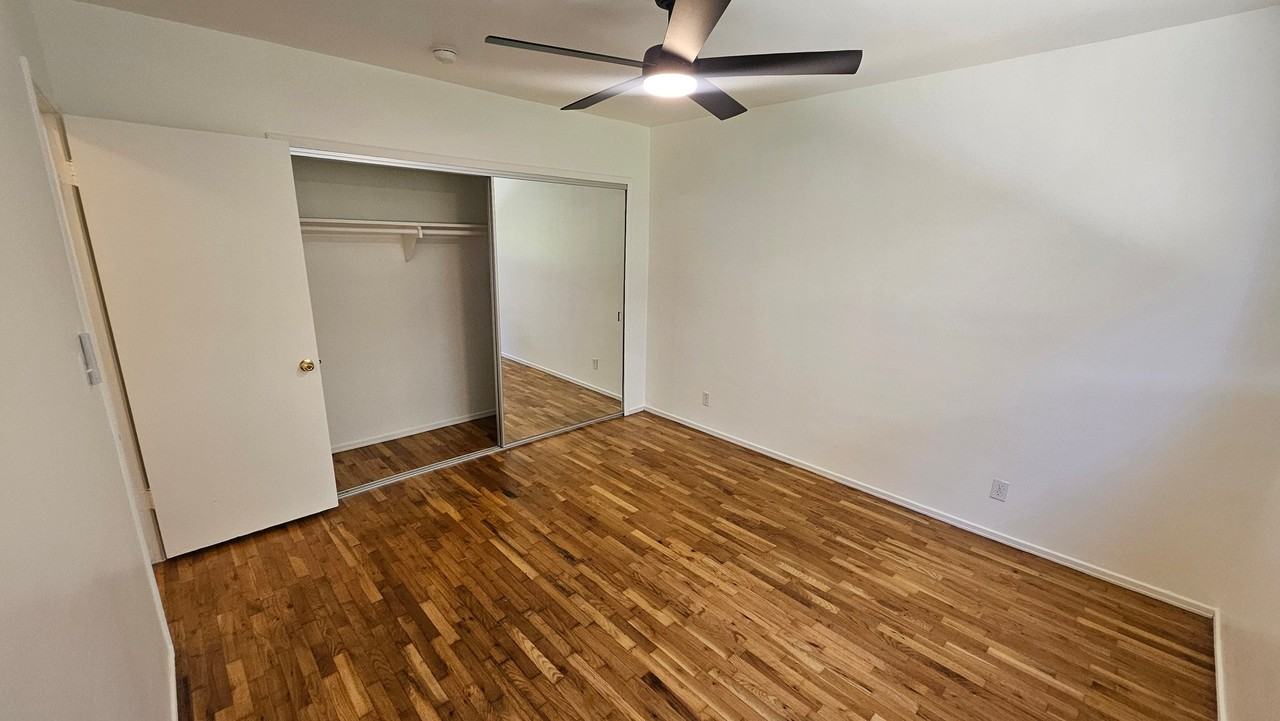 618 N Hayworth Ave #4 - Photo 5 of 10