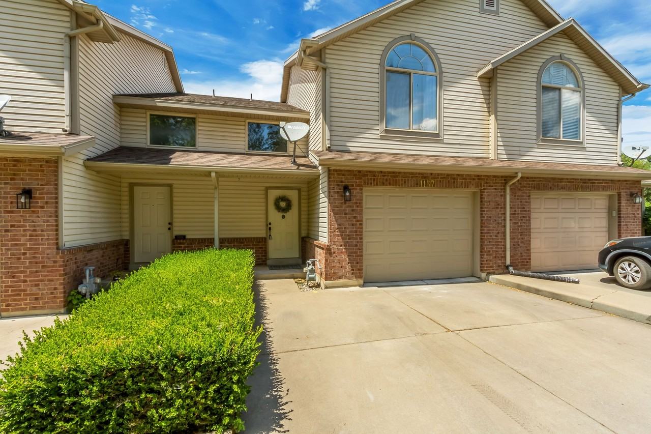 1137 Holmes Creek Ln - Photo 2 of 19