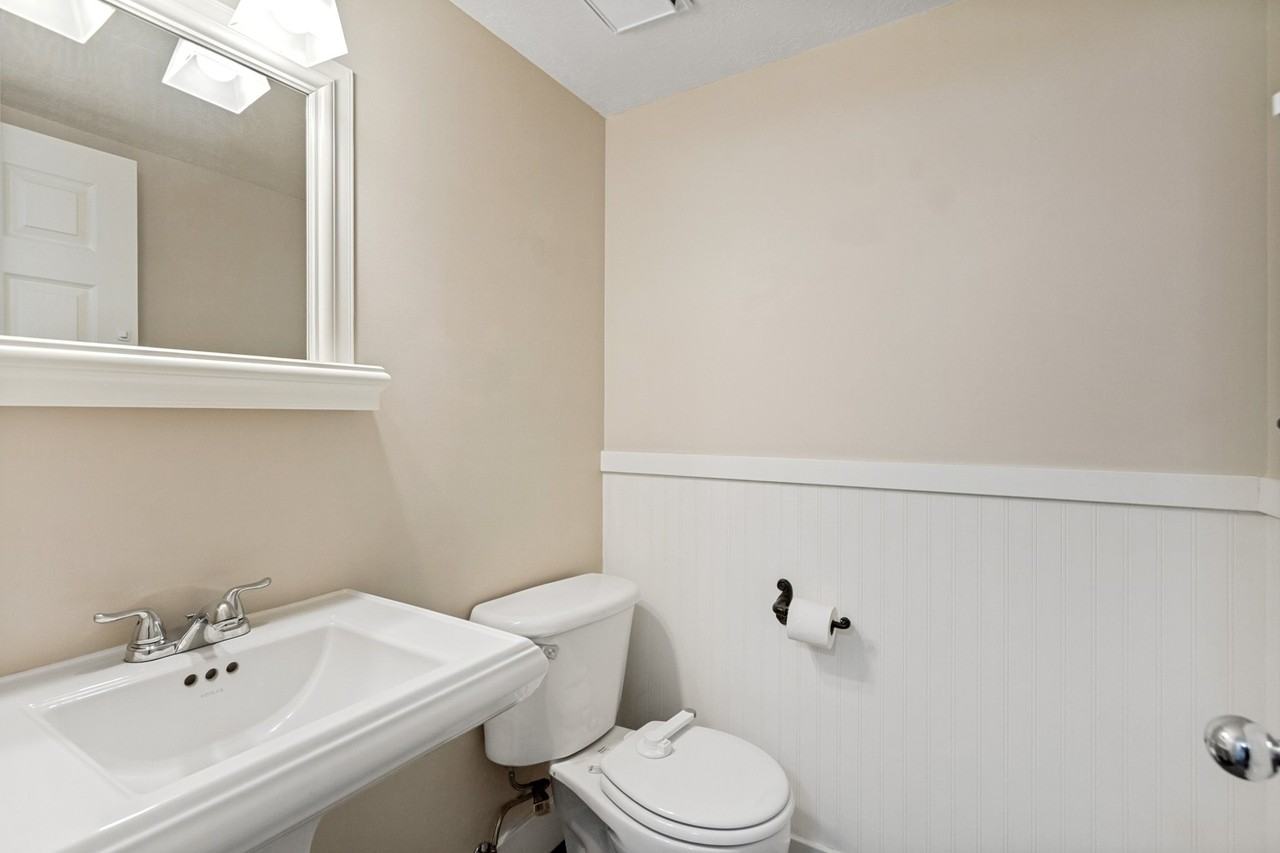 1137 Holmes Creek Ln - Photo 7 of 19