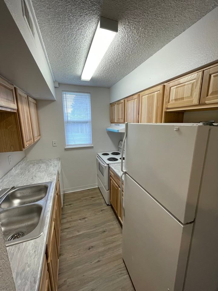 850 Sir Galahad Dr #B - Photo 5 of 14