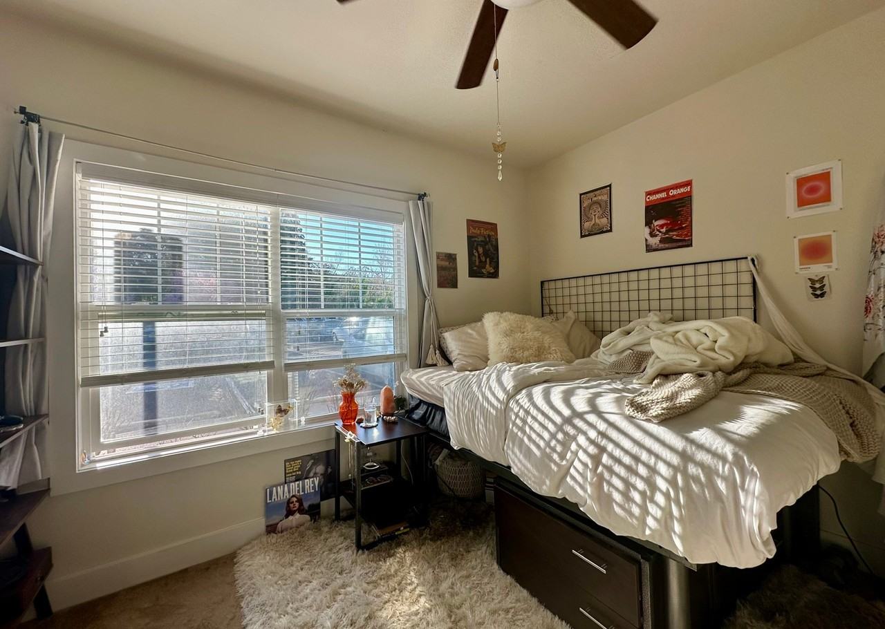 700 Sw Chickadee St #B2 - Photo 3 of 6