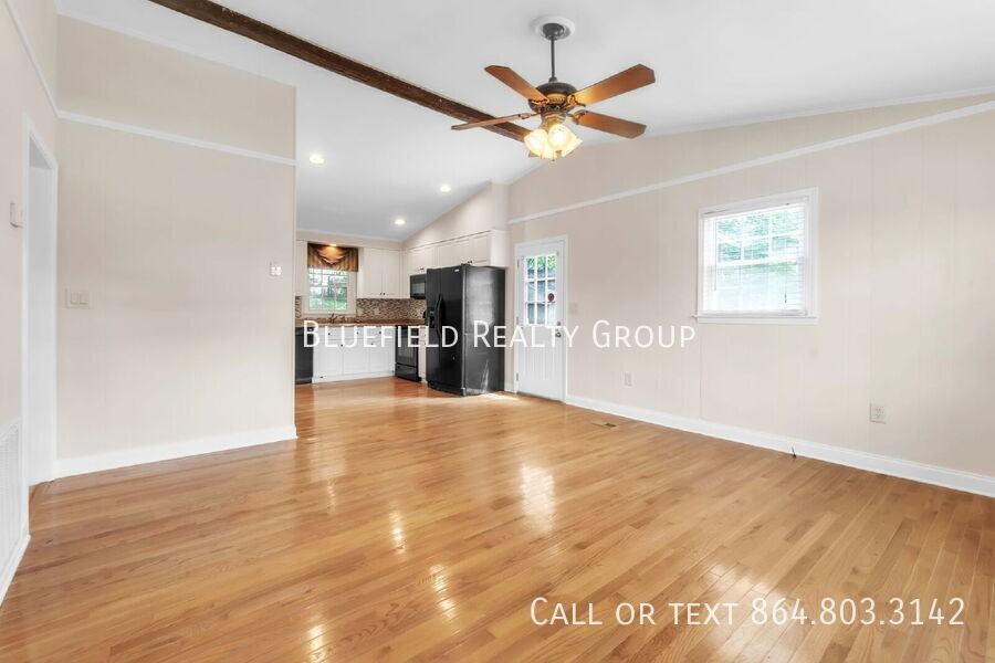 102 Mark St - Photo 7 of 28