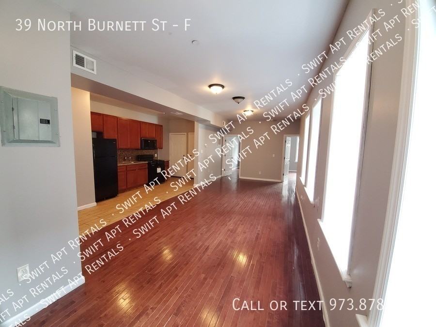 Burnett & William St #F - Photo 2 of 11
