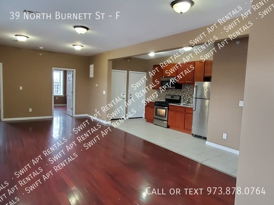 Burnett & William St #F - Photo 3 of 11