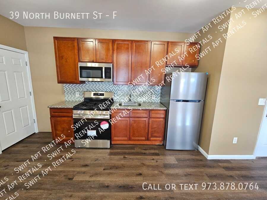 Burnett & William St #F - Photo 4 of 11