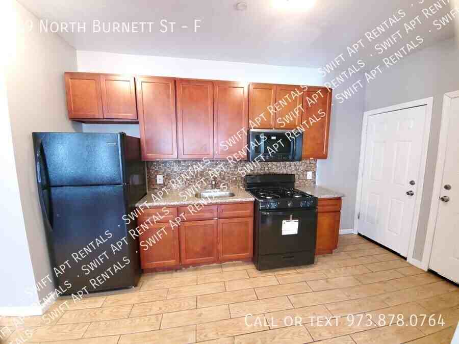 Burnett & William St #F - Photo 7 of 11