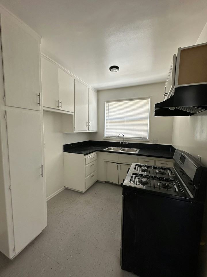 439 South Montebello Boulevard, Unit D - Photo 4 of 10