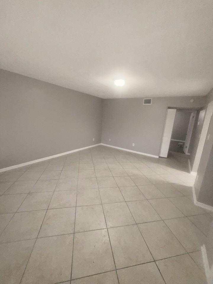 209 Jody Court, Unit A - Photo 5 of 10