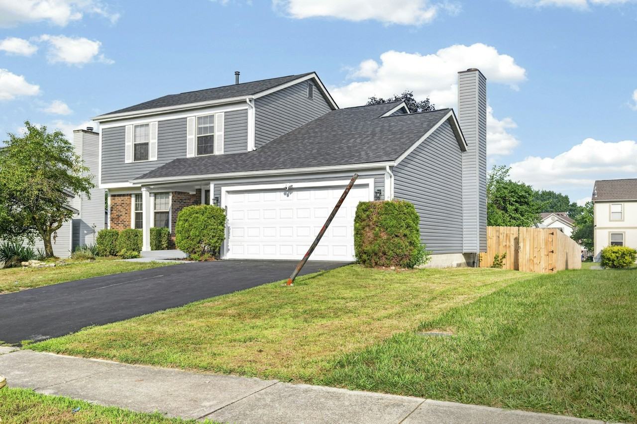 8472 Kingsley Drive - Photo 3 of 32