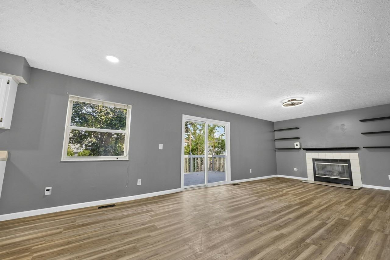 8472 Kingsley Drive - Photo 6 of 32