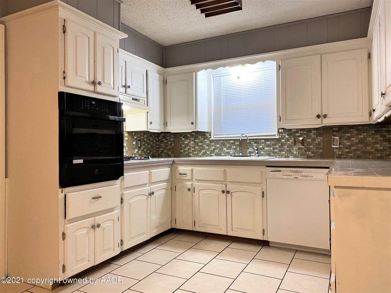 6001 Gainsborough Rd - Photo 6 of 17