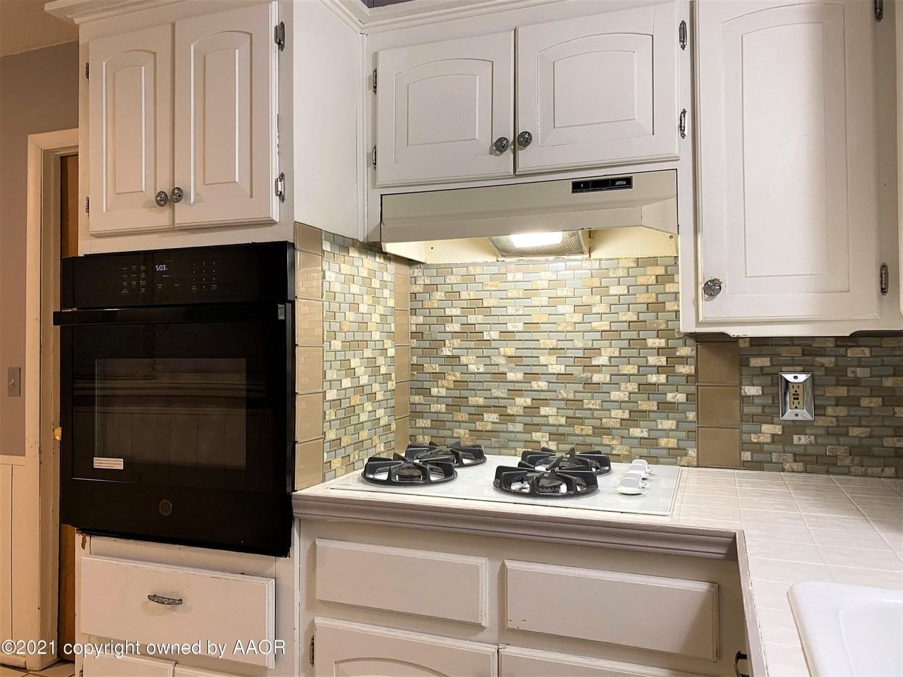 6001 Gainsborough Rd - Photo 7 of 17