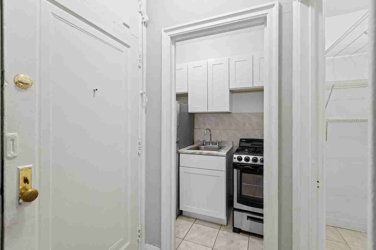 434 W Wellington Ave #512 - Photo 5 of 10