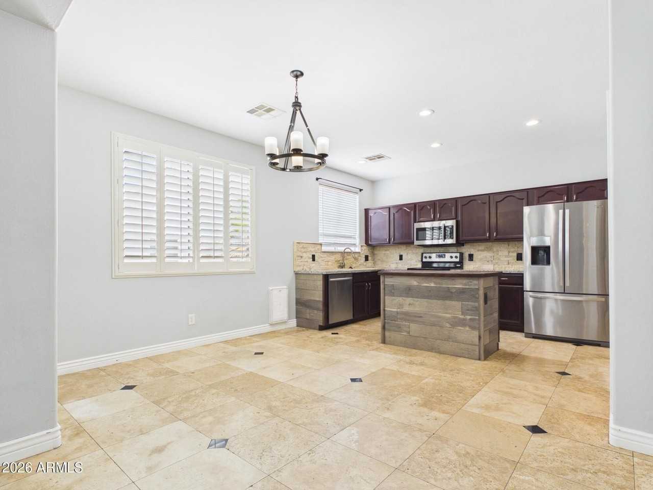 17648 W Lisbon Ln - Photo 2 of 36