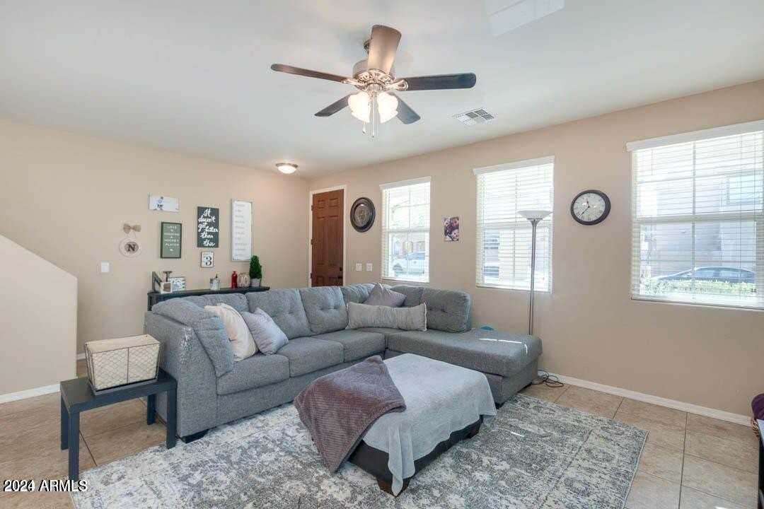 4050 E Oakland St - Photo 4 of 27