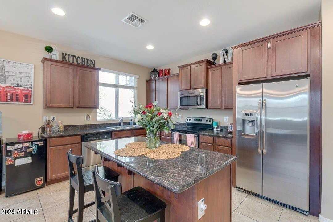 4050 E Oakland St - Photo 7 of 27