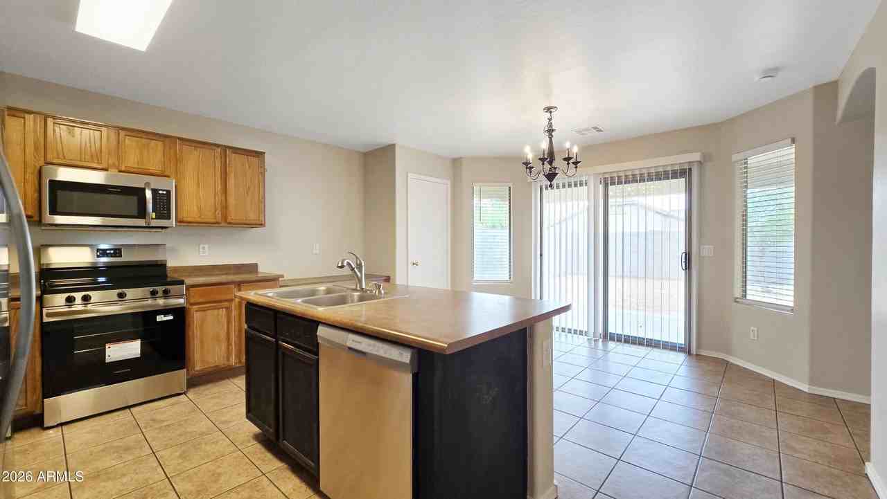 25805 W Dunlap Rd - Photo 5 of 28