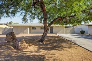 featured image of 515 E Vista Del Cerro Dr