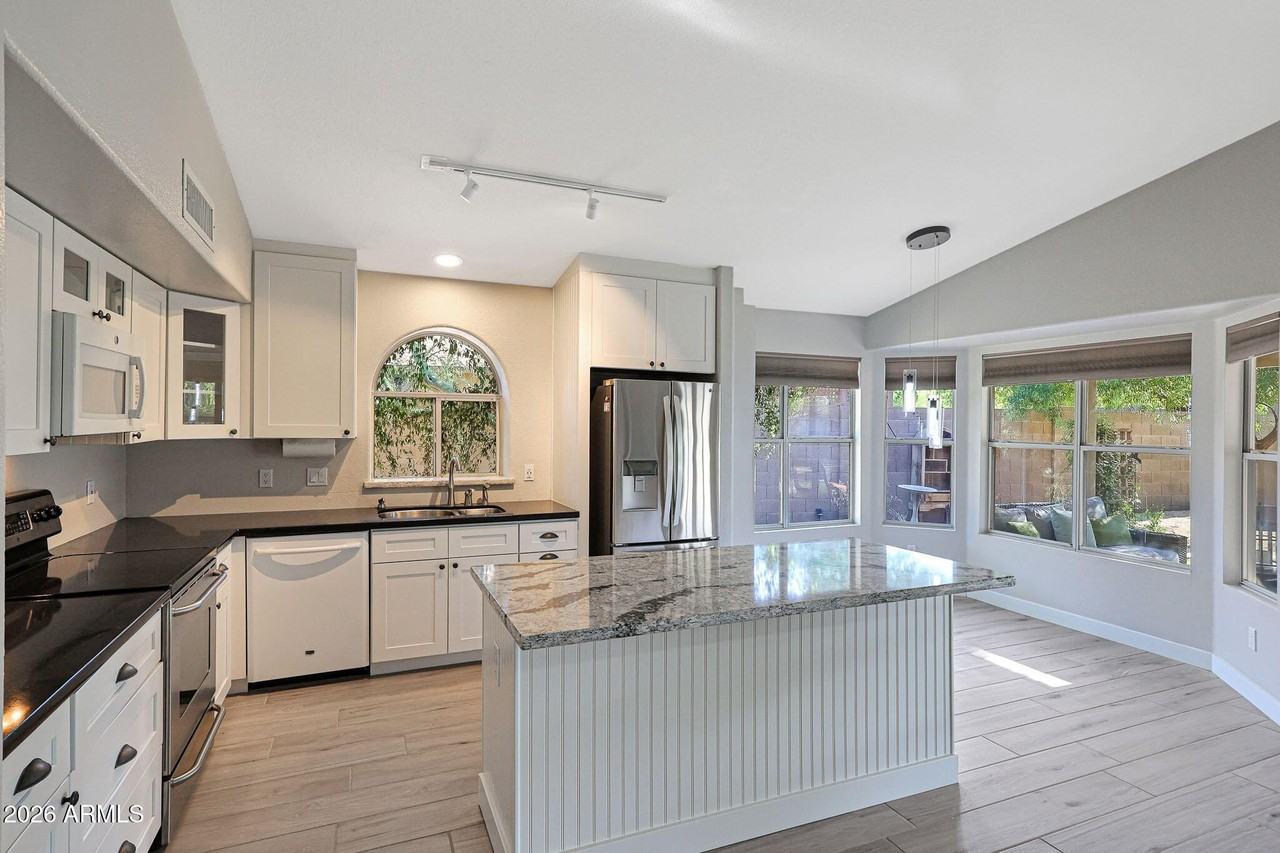 14215 N 56th Pl - Photo 4 of 47