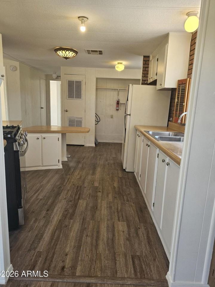 2078 S Kentucky St - Photo 5 of 10
