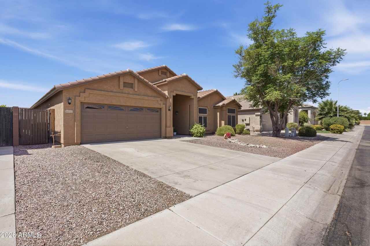 4441 E Cottonwood Ln - Photo 3 of 37