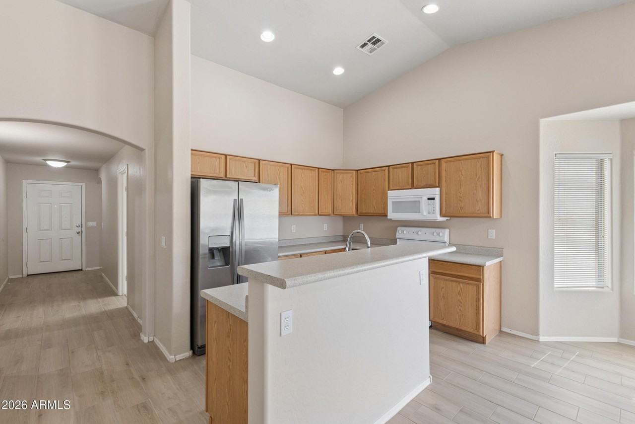 1576 E Gabrilla Dr - Photo 3 of 17