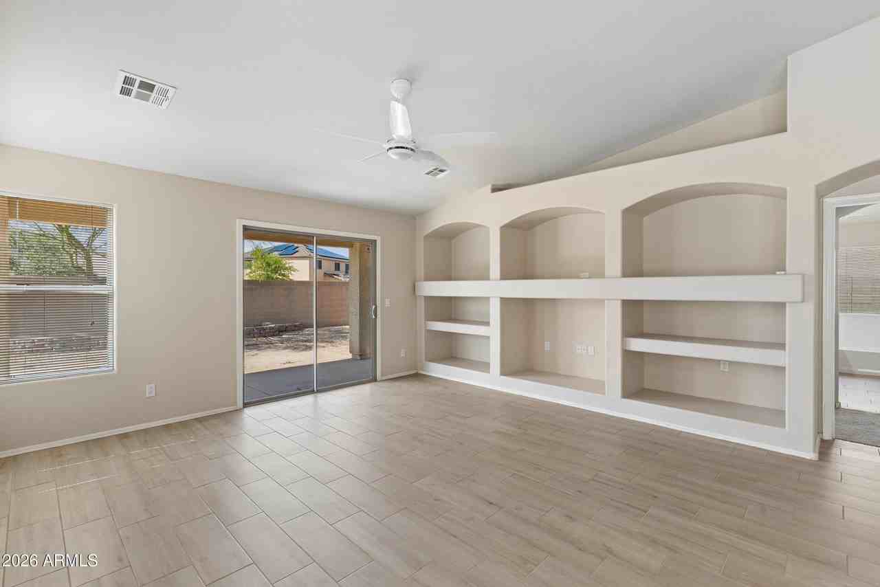 1576 E Gabrilla Dr - Photo 5 of 17