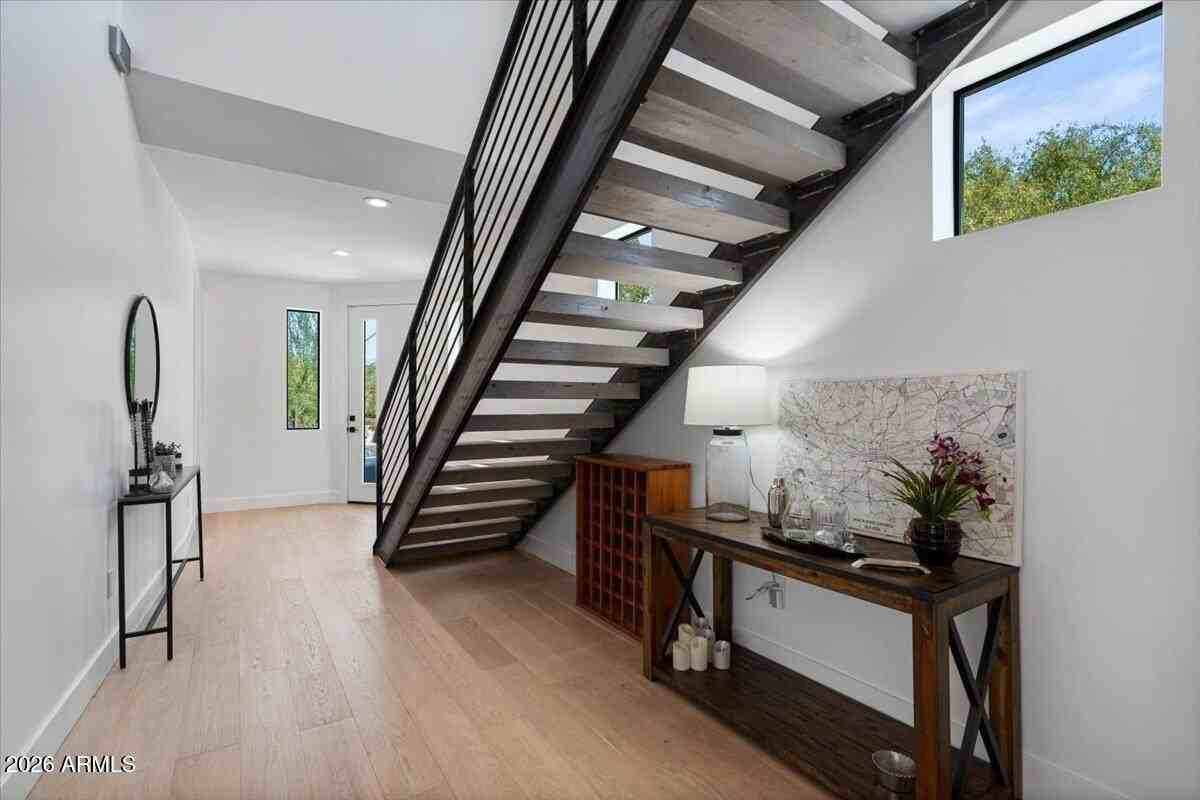 230 W Monterosa St - Photo 5 of 43