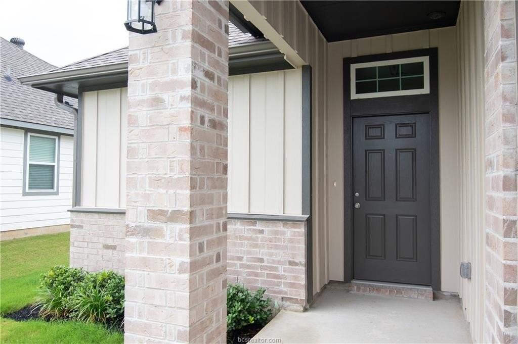 5689 Fox Bluff Dr - Photo 2 of 20