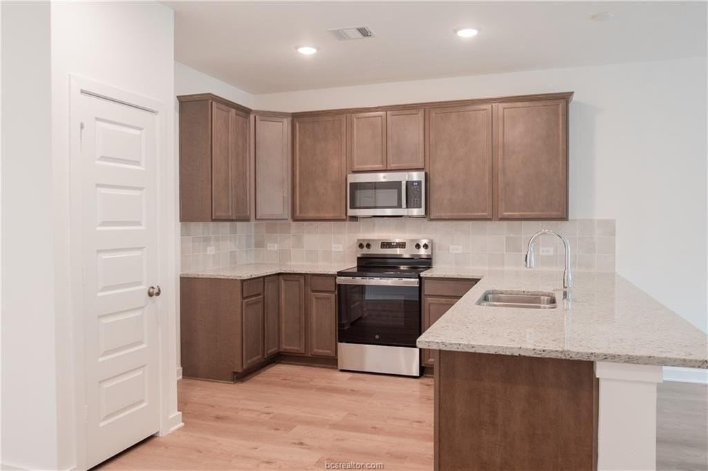 5689 Fox Bluff Dr - Photo 3 of 20