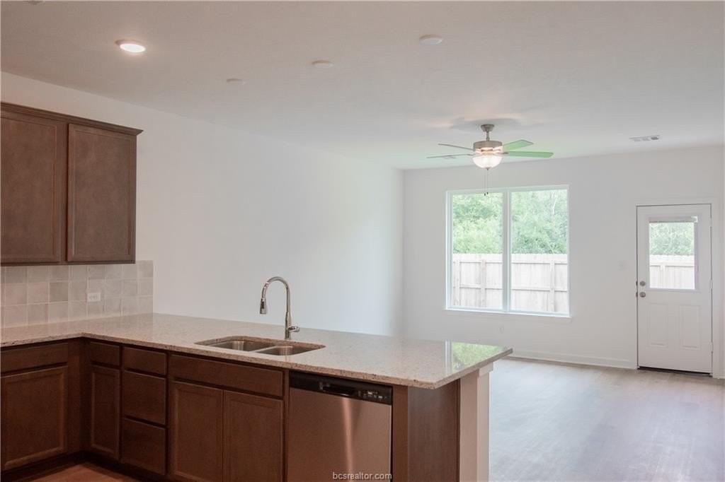 5689 Fox Bluff Dr - Photo 4 of 20