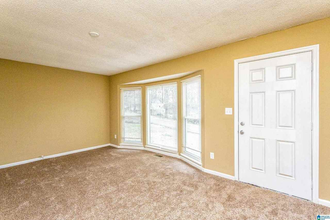 5849 Janet Dr - Photo 4 of 20