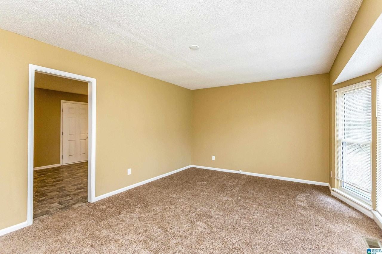 5849 Janet Dr - Photo 5 of 20
