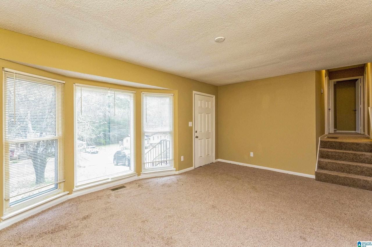 5849 Janet Dr - Photo 6 of 20