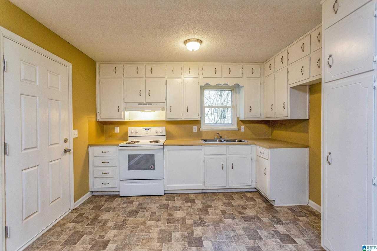 5849 Janet Dr - Photo 7 of 20