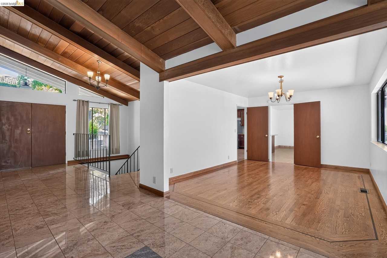 525 Hampton Rd - Photo 6 of 30