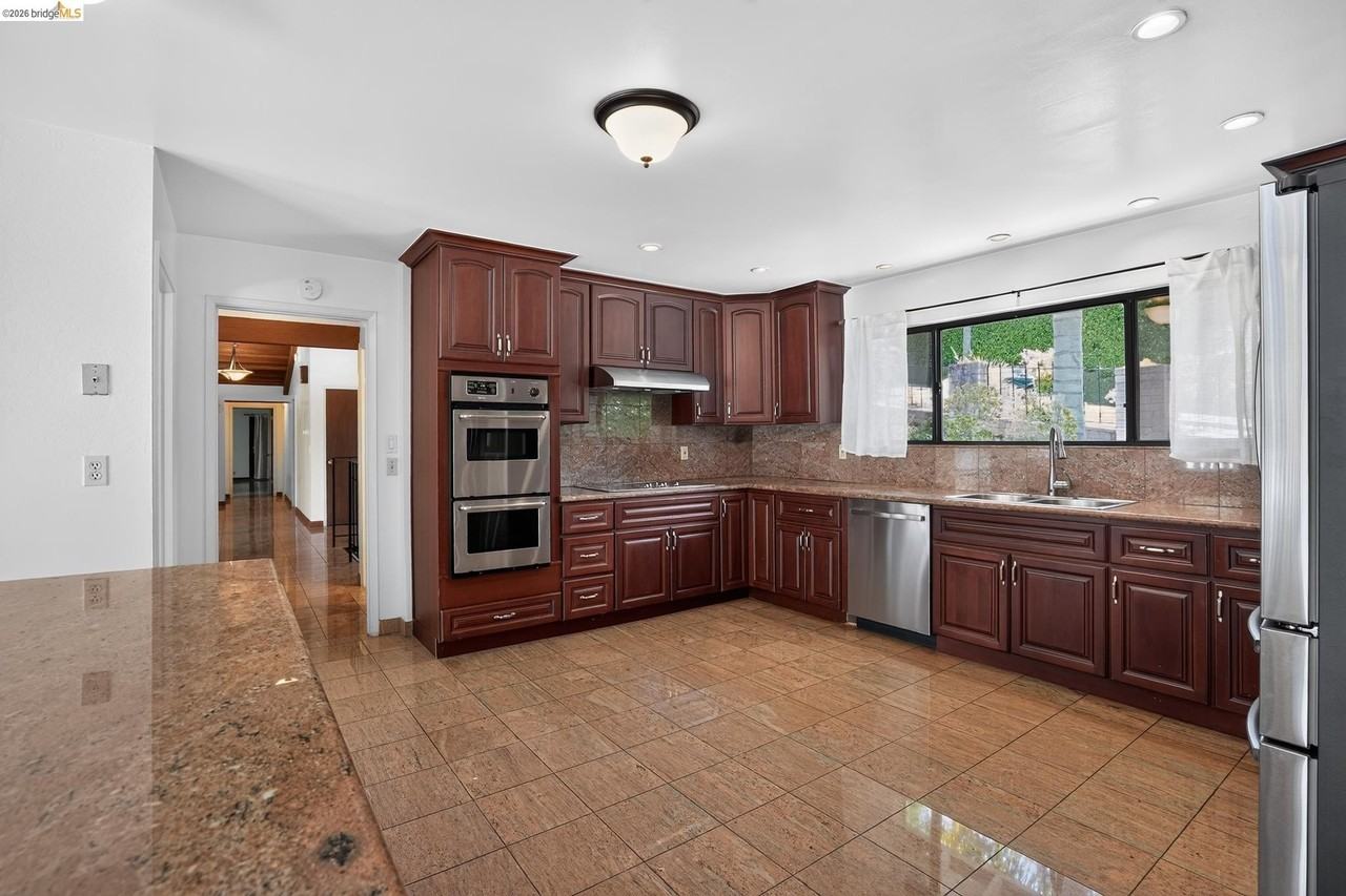 525 Hampton Rd - Photo 7 of 30