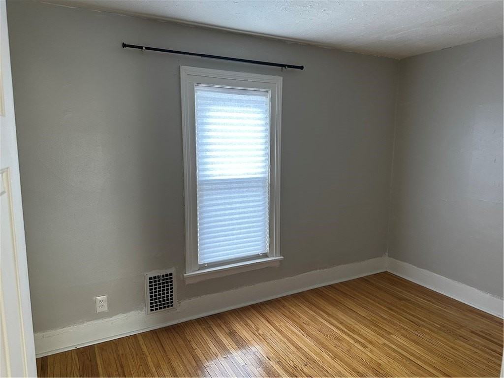 144 Adams St - Photo 6 of 11