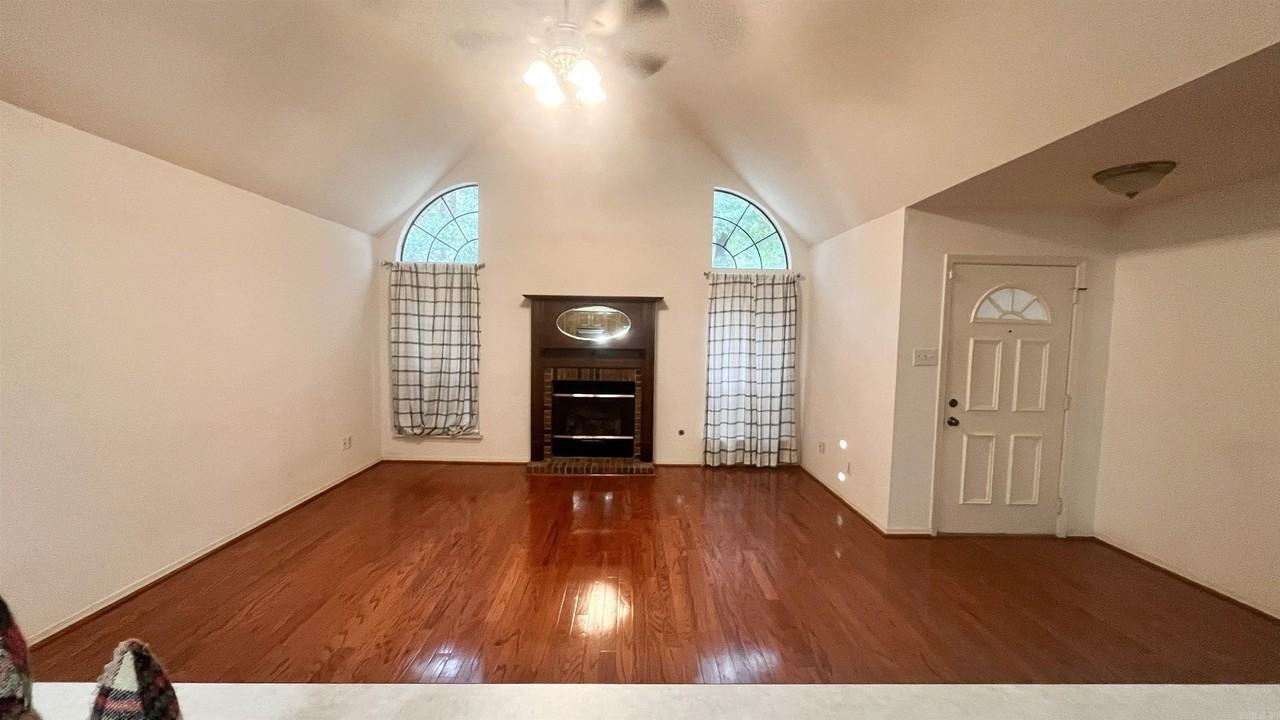 1318 Point West Dr - Photo 2 of 21