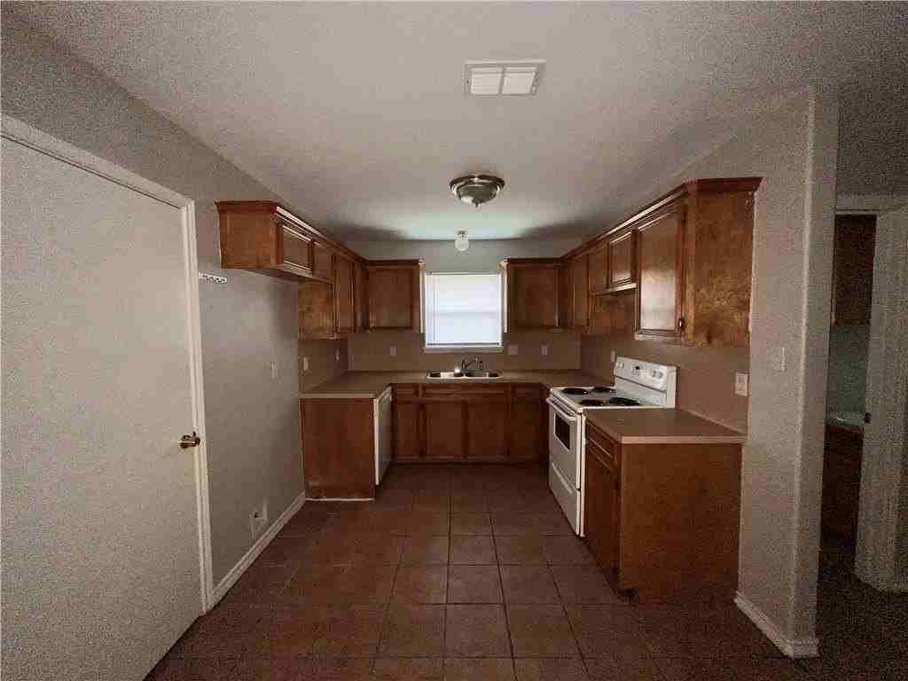 5801 Skylark - Photo 3 of 9